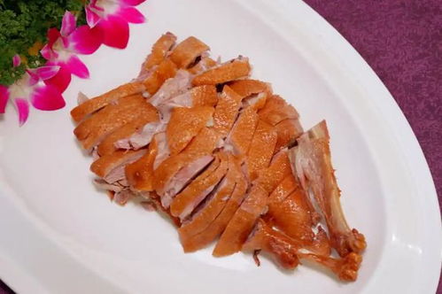 卤鹅哥高速口投喂游客，美食传递的温暖与善意