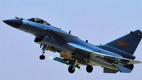 台退将揭秘歼-16与美军机缠斗近50分钟，英勇捍卫领空，展现我国空军实力